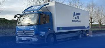 Przewoźnik Ciężarówka Mercedes Atego w Gent Belgia