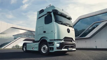 Przewoźnik Ciągnik siodłowy Mercedes Actros w Warsaw Polska