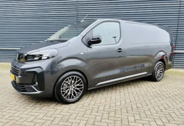 Przewoźnik Furgon Opel Vivaro w Paris Francja